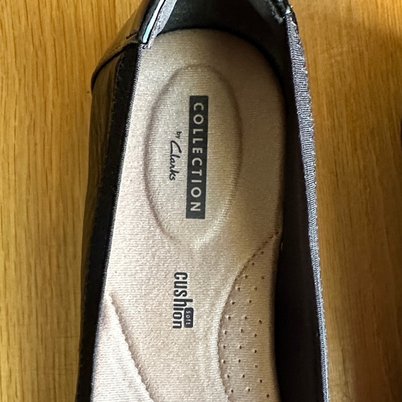Clarks Elegant Black Flats with Glossy Trim - Picture 2 of 6